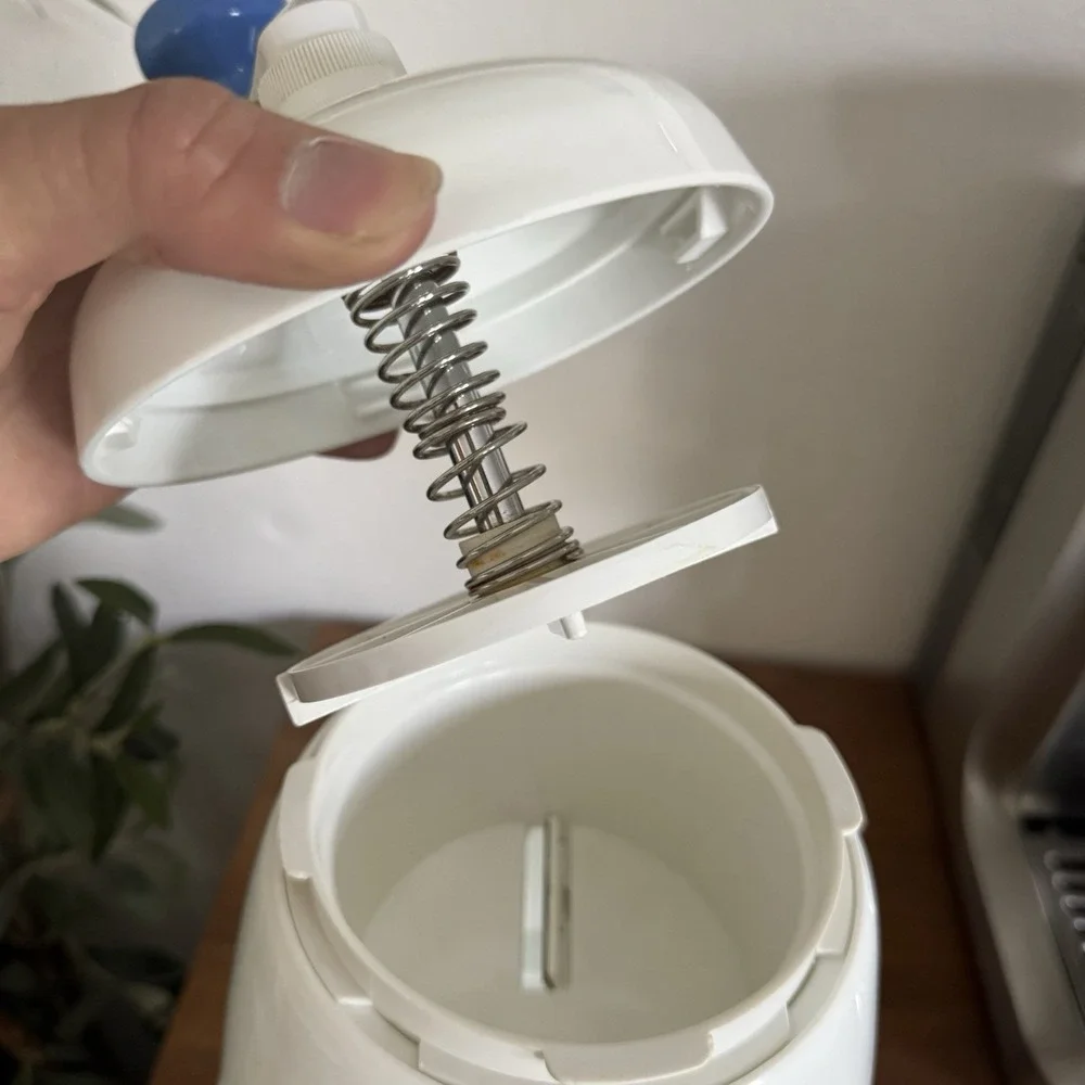 HAWAIICE Snow Cone Machine‎ Manual Hand Crank Ice Shaver Maker White Countertop